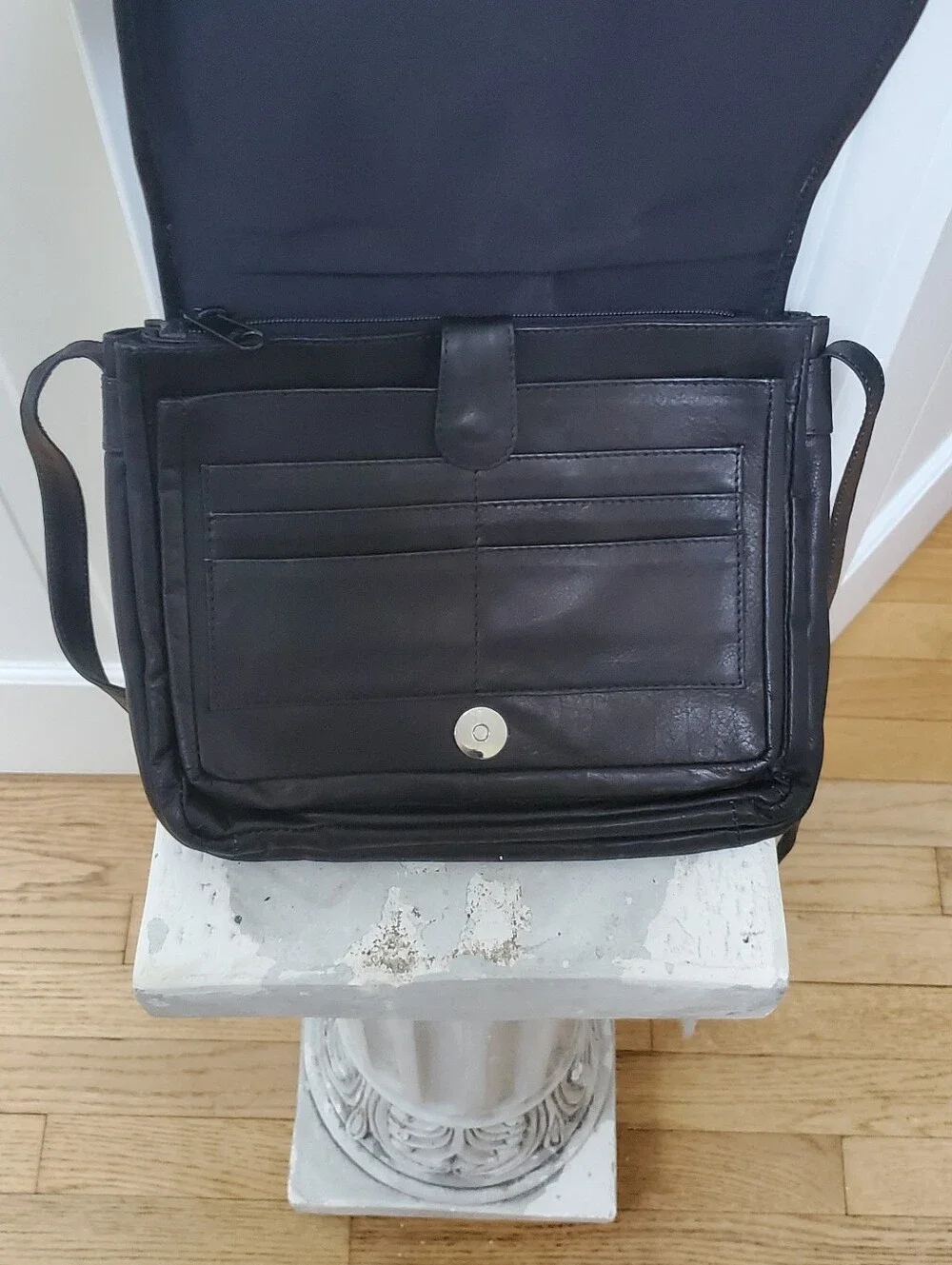 Wilsons Leather Men's Black Leather Messenger Crossbody Bag